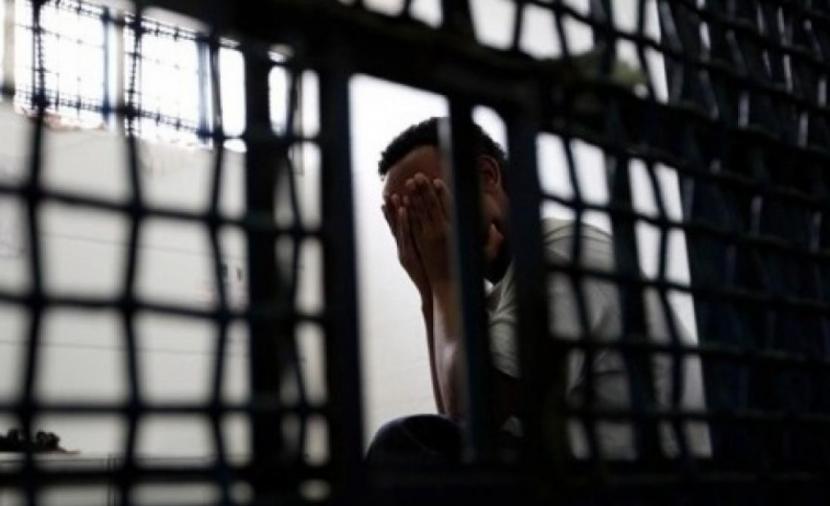 الاحتلال يُصدر أوامر "إداري" لـ125 أسيراً