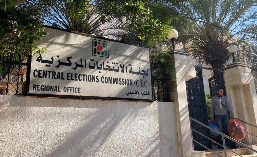 "الانتخابات المركزية" تشرع بتدريب طواقم التسجيل