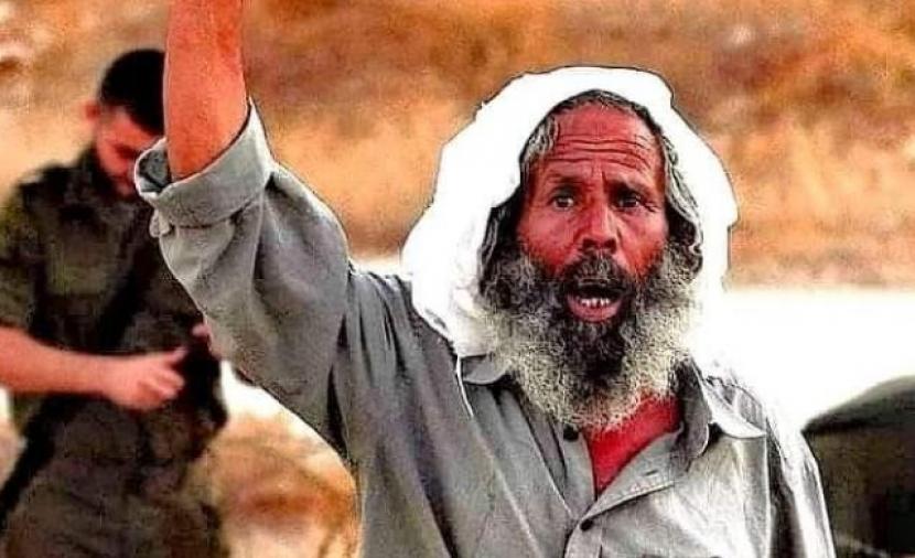 مستوطنون يدمرون نصبًا تذكاريًا للشهيد الهذالين