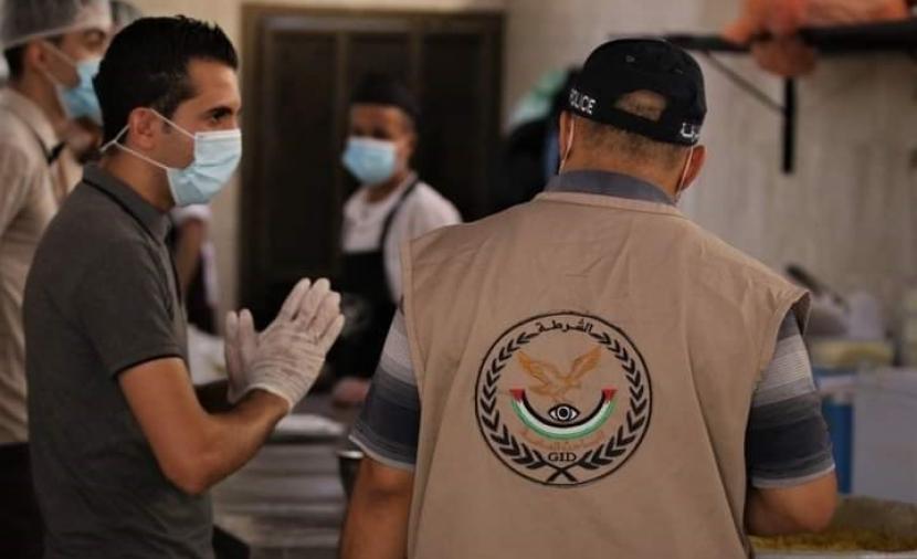 "تموين خانيونس" تتلف طنًا من المواد الفاسدة