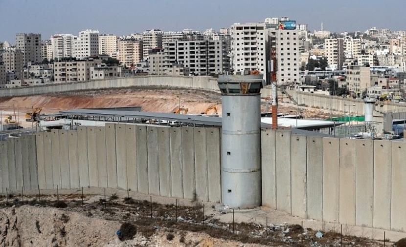 شهيد برصاص الاحتلال قرب جدار الفصل العنصري شمال القدس