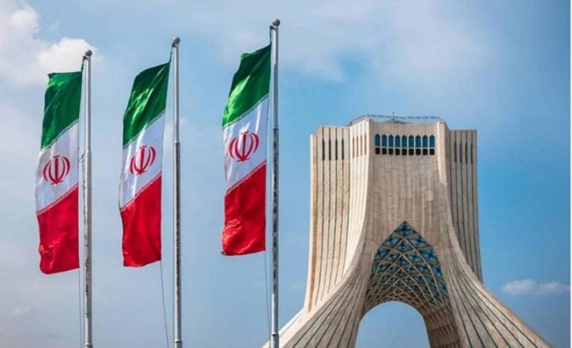إيران تؤكد استقلال شعبها وتدعو لتعزيز الحوار مع الخليج