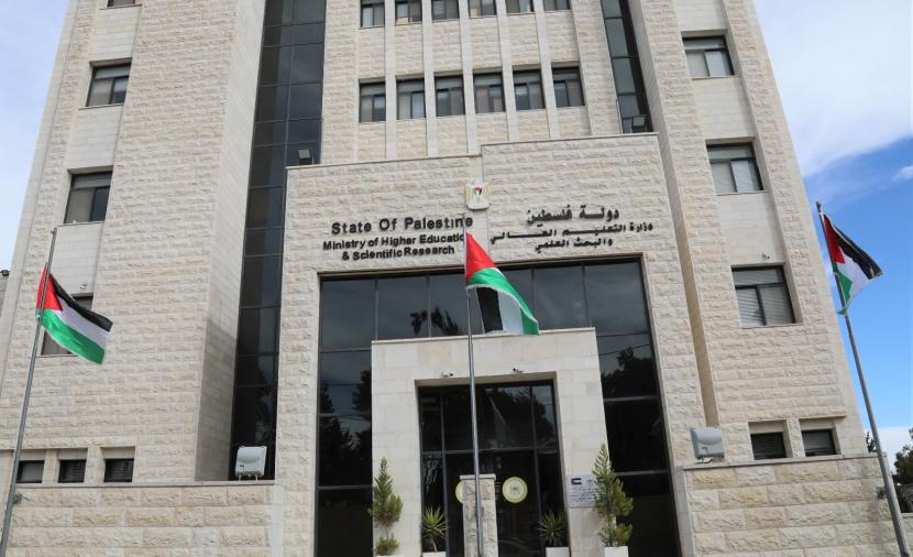 التعليم العالي تعلن عن منح دراسية في 4 دول