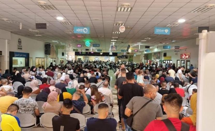 الحدود والمعابر: توقف العمل مؤقتا بمعبر الكرامة