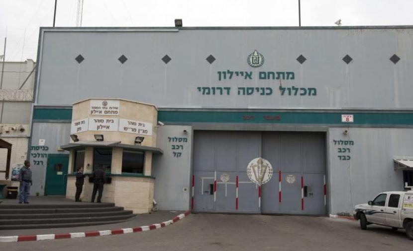 الاحتلال يصدر أوامر اعتقال إداري جديدة بحق 6 أسرى