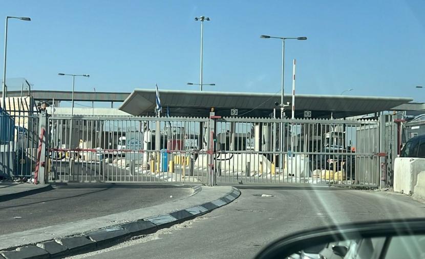 إصابة مواطن باعتداء لجيش الاحتلال على حاجز قلنديا