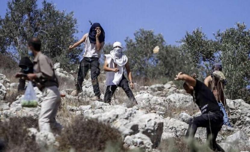 إصابة مواطن باعتداء للمستوطنين جنوب نابلس