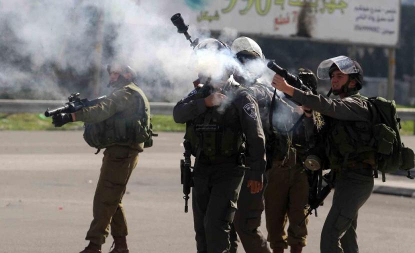 إصابات بغاز الاحتلال في المغير شمال رام الله