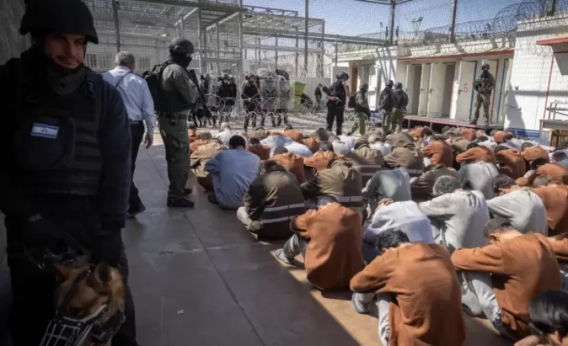 مركز فلسطين: أسرى غزة بين التعذيب وتهديدات الإعدام