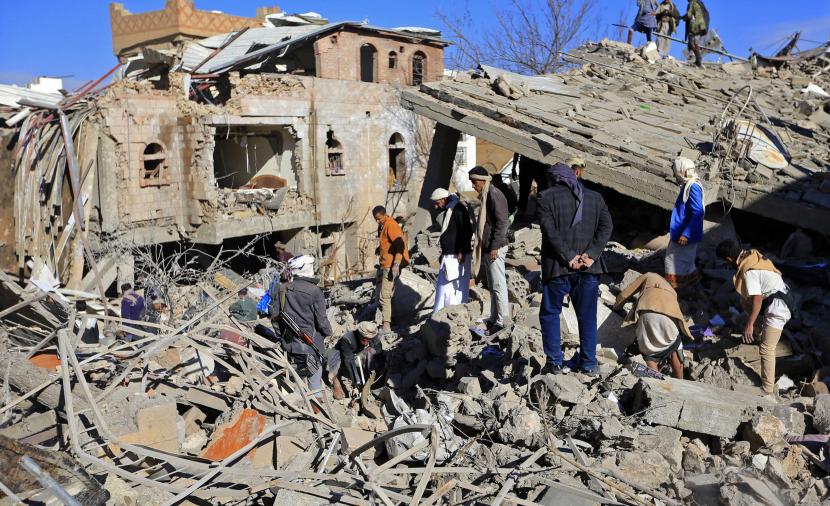 تصعيد حوثي يوقع عشرات القتلى في اليمن