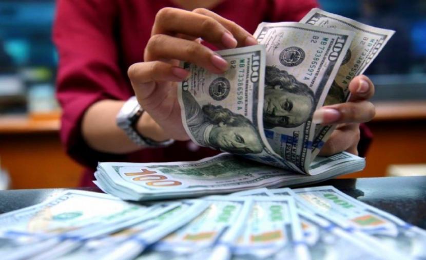 الدولار دون الـ 3 شواقل ومختص يُوضح الأسباب والتوقعات