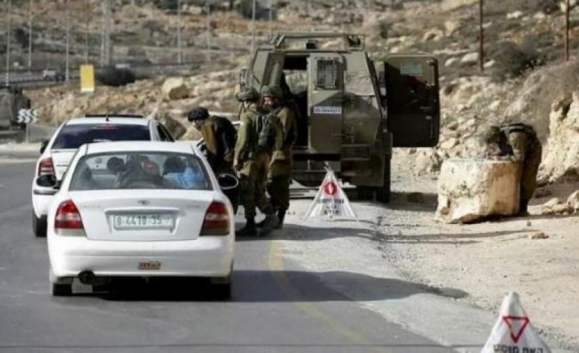 الاحتلال ينصب حاجزين عسكريين برام الله