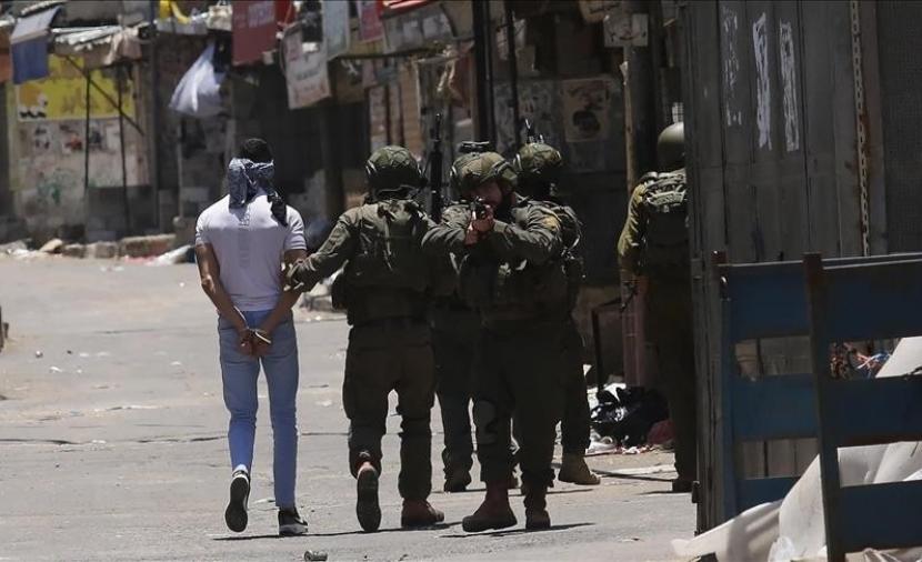 الاحتلال يعتقل شابًا من بيتا جنوب نابلس