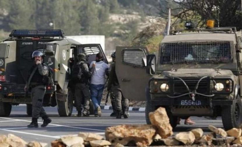 الاحتلال يعتقل 15 فلسطينيا خلال اقتحامات متفرقة بالضفة