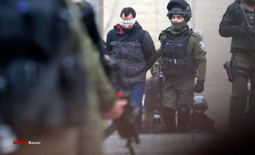 اعتقال شاب بعد الاعتداء عليه شرق نابلس