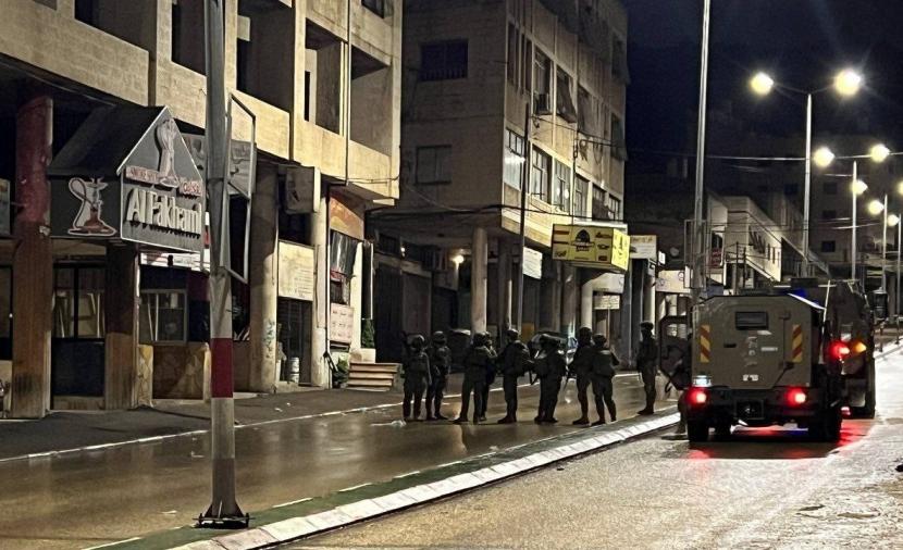قوات الاحتلال تقتحم مخيم الفوار جنوب الخليل