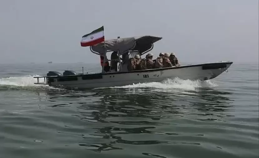 أسطول ناقلات يغادر الخليج ويعبر مضيق هرمز