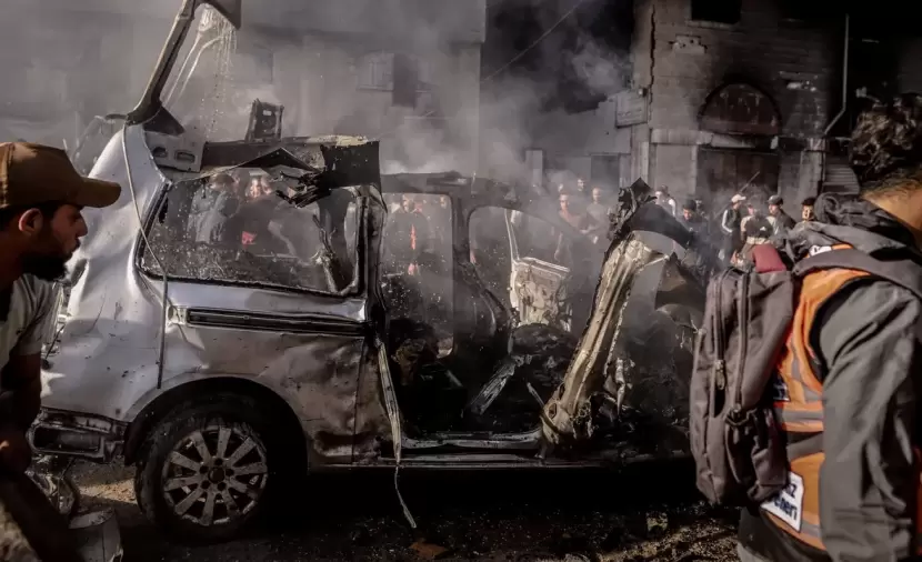 4 شهداء بينهم طفل بقصف مركبة للشرطة بغزة