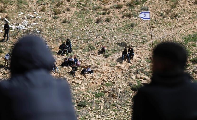 الخليل.. إصابات واعتقالات باعتداء إسرائيلي في سعير