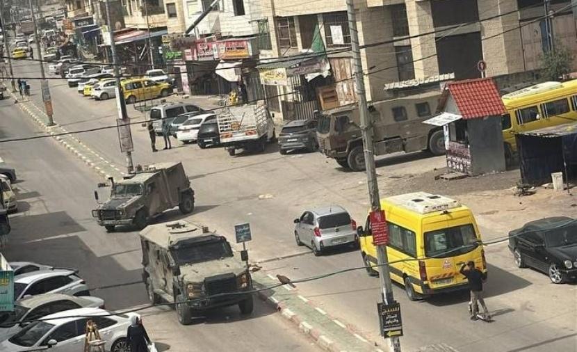 الاحتلال يداهم محالا تجارية باقتحام شرقي نابلس