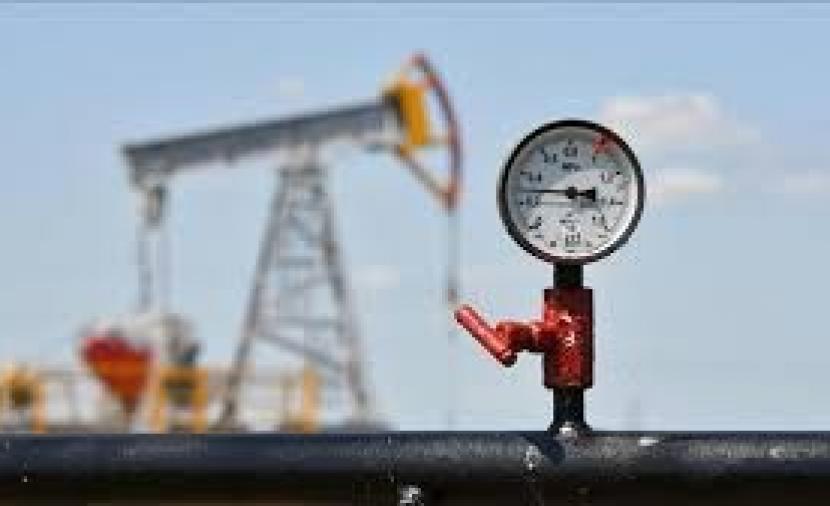 النفط يتراجع 11% بعد إعلان طهران فتح مضيق هرمز