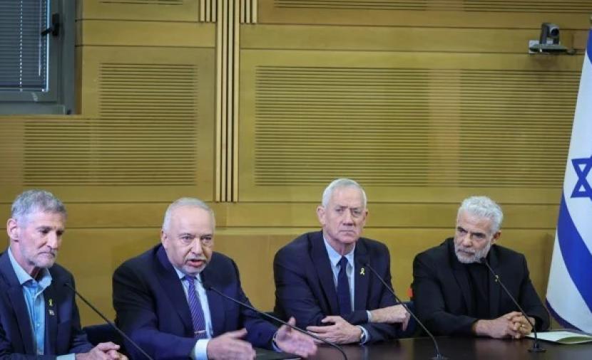 المعارضة الإسرائيلية تطرح هذه الصفقة على "غانتس"