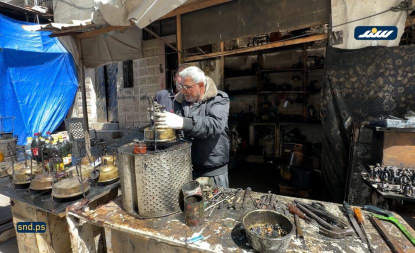 من قلب الحصار.. عادل عيسى يبقي "نار الحياة" مشتعلة في غزة