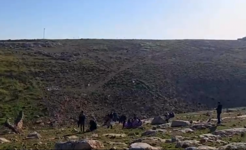 إصابات بمنع وصول طلبة أم الخير لمدرستهم