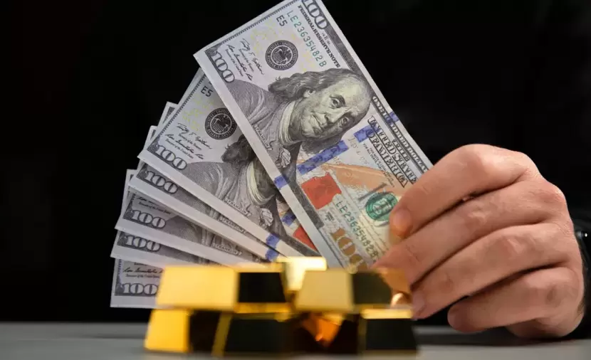 تعافي الدولار يُجبر الذهب على التراجع