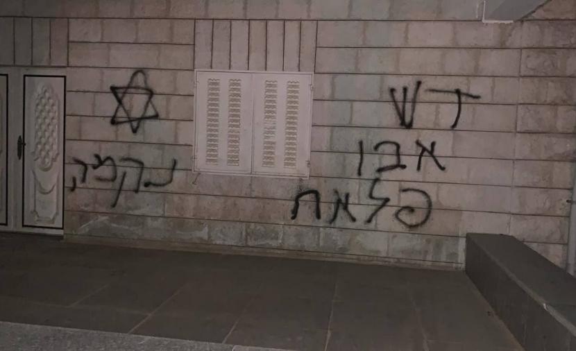 مستوطنون يحرقون منزلا ومركبة شمال رام الله