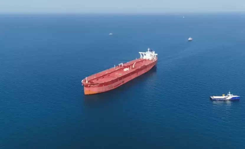 إيران تعترض السفن في مضيق هرمز بعد إعادة إغلاقه