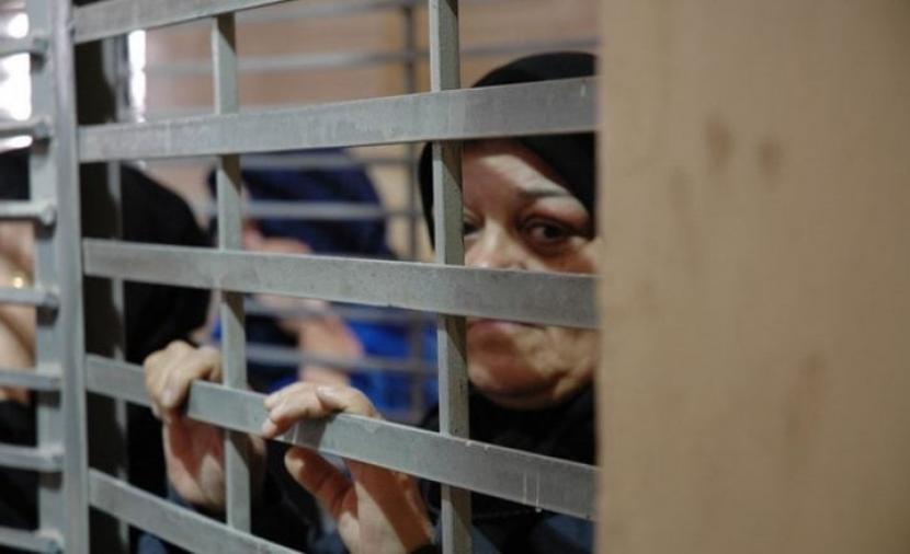 "حماس" تُندد باستهداف الأسيرات في سجون الاحتلال