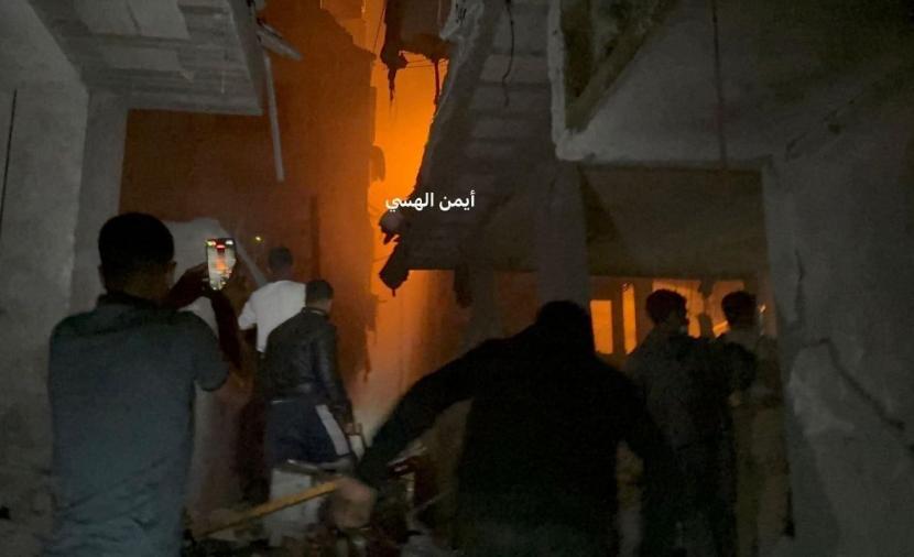 إخلاء وسط النار.. ليلة الرعب بمخيم الشاطىء في غزة