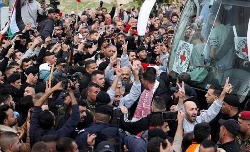 مرشحو فتح من المحررين للمركزية والثوري