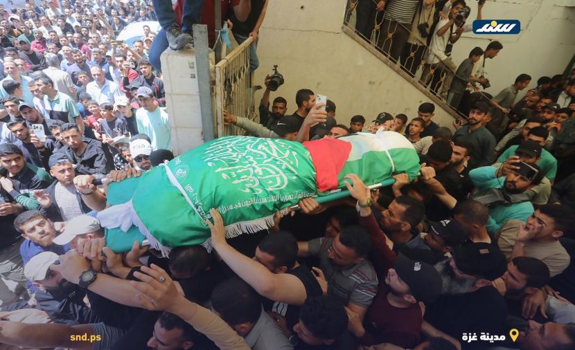 حشود غفيرة تشيّع القيادي القسامي عز الدين الحداد بغزة