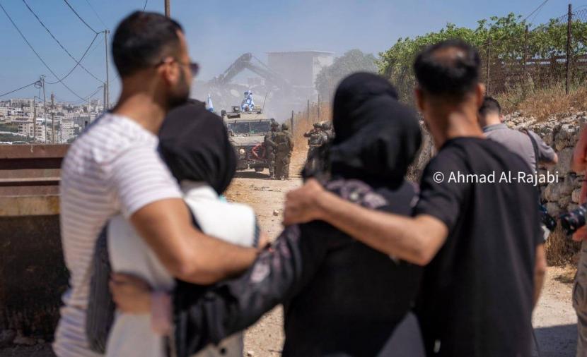الاحتلال يهدم منزلا مأهولا بـ "قلقس"