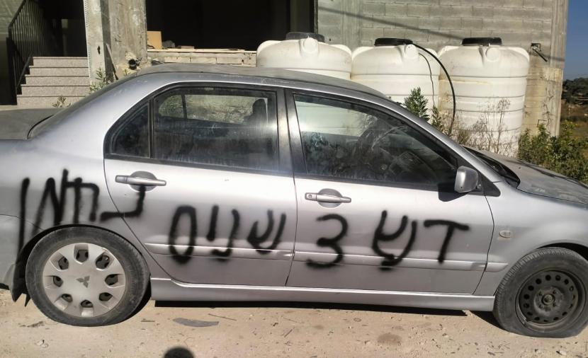 مستوطنون يعطبون عدة مركبات جنوب نابلس