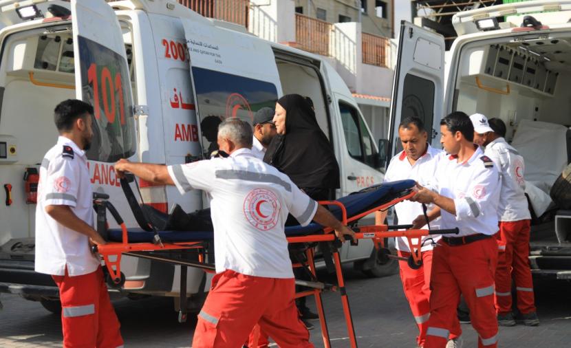 مغادرة 97 مريضاً ومرافقاً عبر معبر رفح