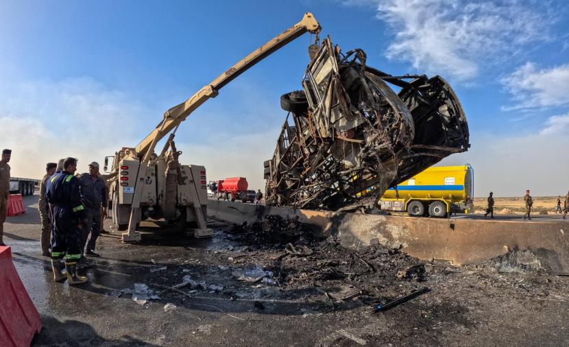 العراق.. 21 قتيلًا بتصادم حافلة ركاب في ذي قار