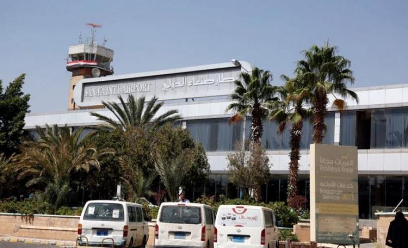 غارات جوية تستهدف مطار صنعاء