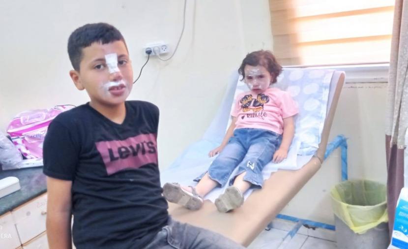 مستوطنون يعتدون على أفراد عائلة جنوب نابلس