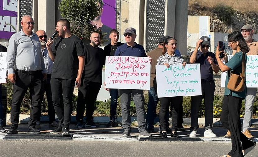 أم الفحم.. وقفة منددة بالجريمة وبقانون الأذان
