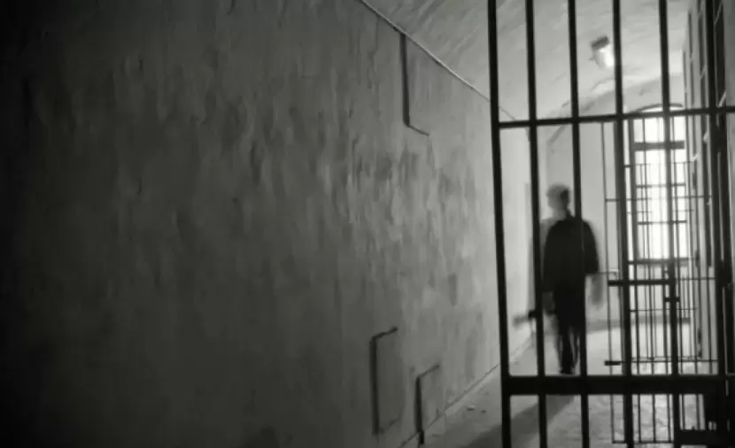 الاحتلال يعزل 5 من قيادات الحركة الأسيرة بـ "جانوت"