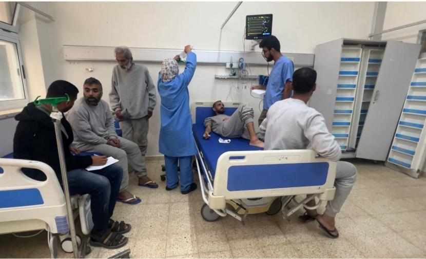 الاحتلال يفرج عن 16 معتقلاً من غزة