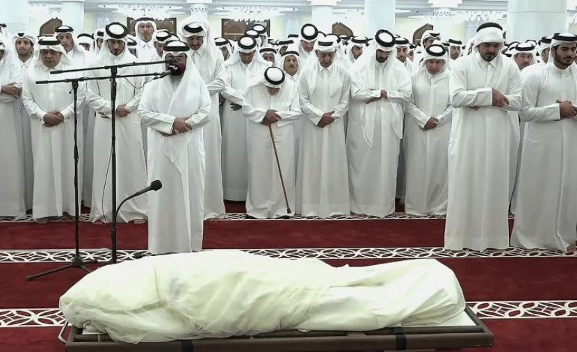 قطر تشيع أميرها السابق الشيخ حمد بن خليفة