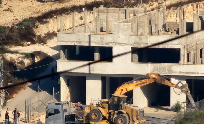 الاحتلال يهدم منشآت زراعية وتجارية جنوب جنين