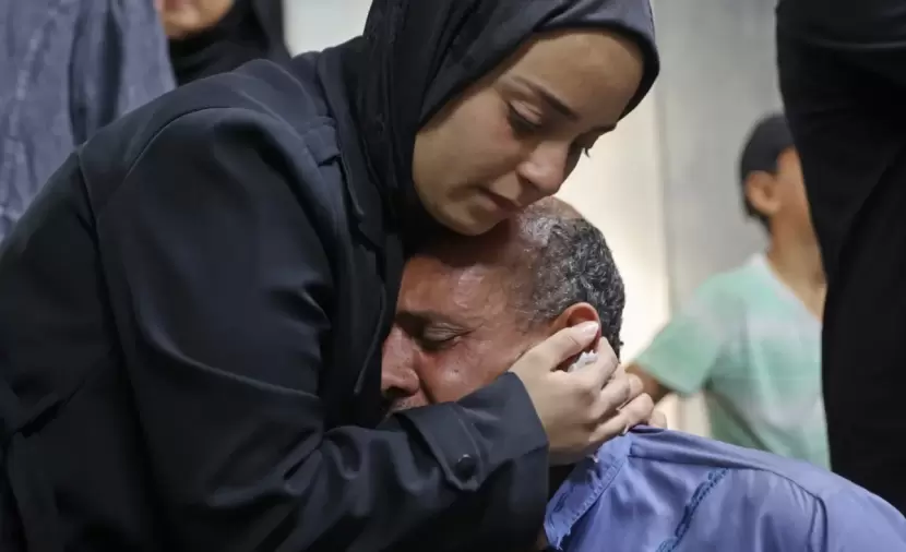 عائلات غزة تنتظر جثامين أبنائها على أبواب الموت