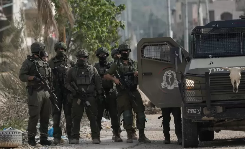 حملة اعتقالات إسرائيلية تطال 20 فلسطينيا من الضفة الغربية