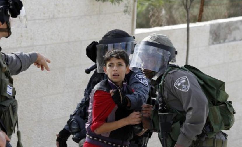 قوات الاحتلال تعتقل طفلا من القدس