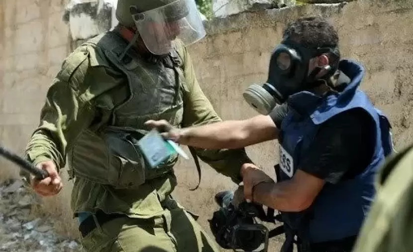 84 انتهاكاً إسرائيلياً بحق الصحفيين خلال آب